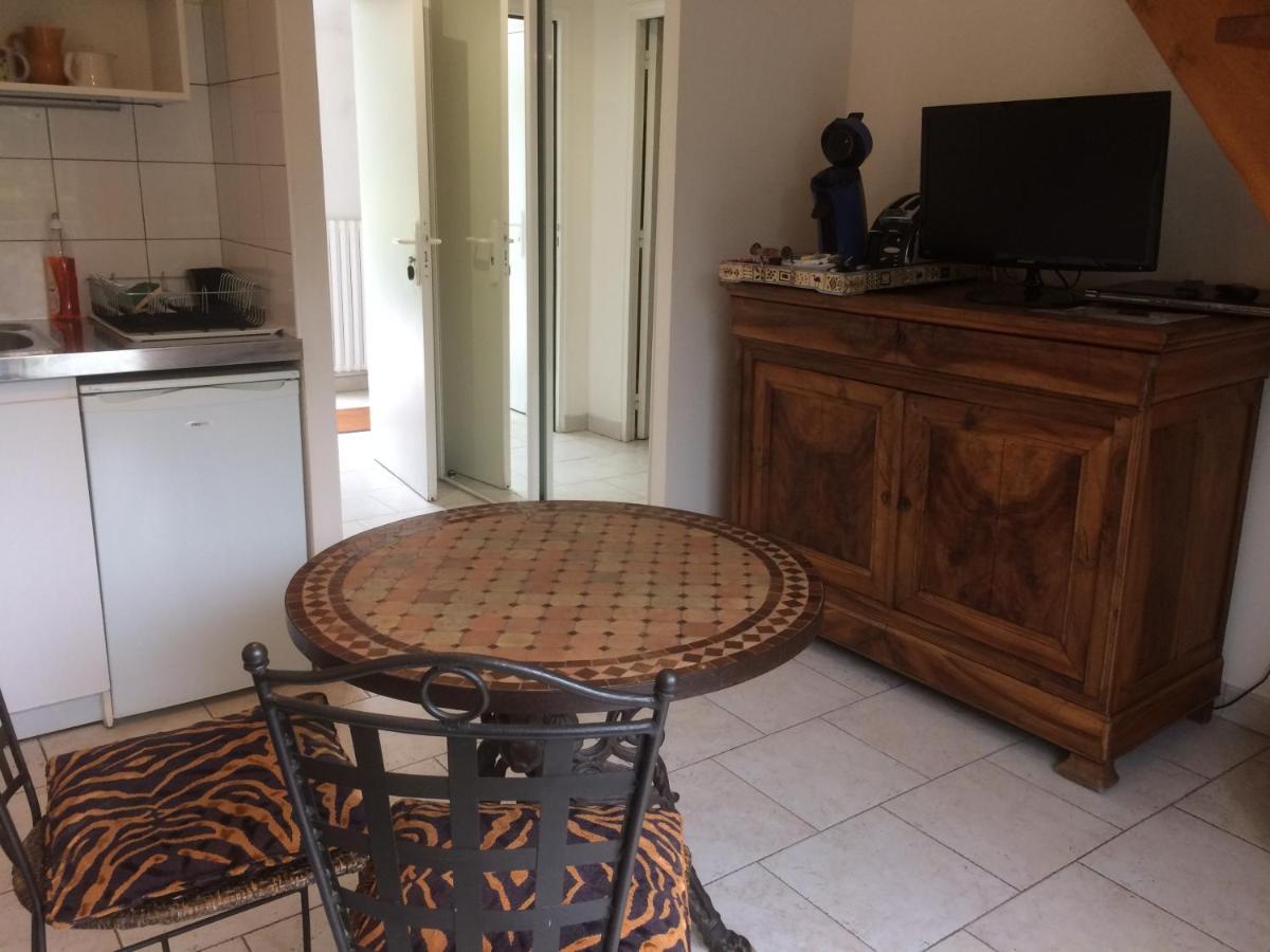 Residence Hoteliere La Marine Combleux Exteriör bild